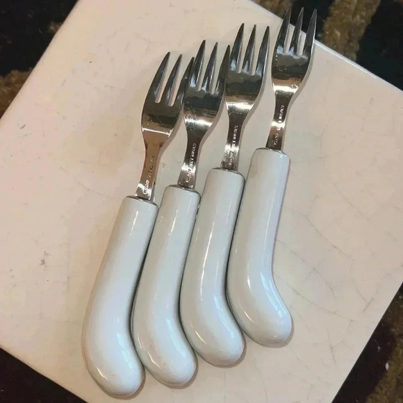 Vintage Holiday Holly Berry Christmas New Years Eve Cocktail Forks Set of 4 NWOT - Picture 8 of 9